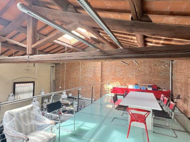 Ufficio in vendita a Centro Direzionale, Prato