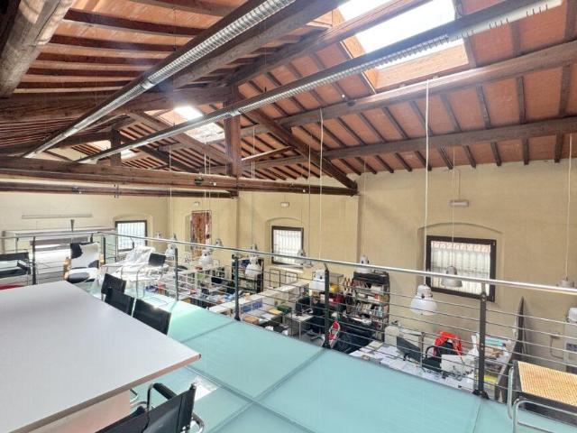 Ufficio in vendita a Centro Direzionale, Prato