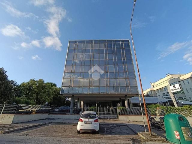 Ufficio in vendita a Mezzana, Prato