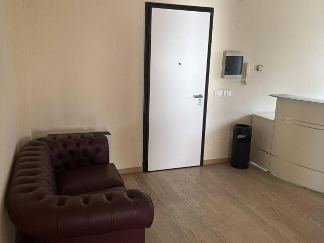 Ufficio in vendita a Centro Direzionale, Prato