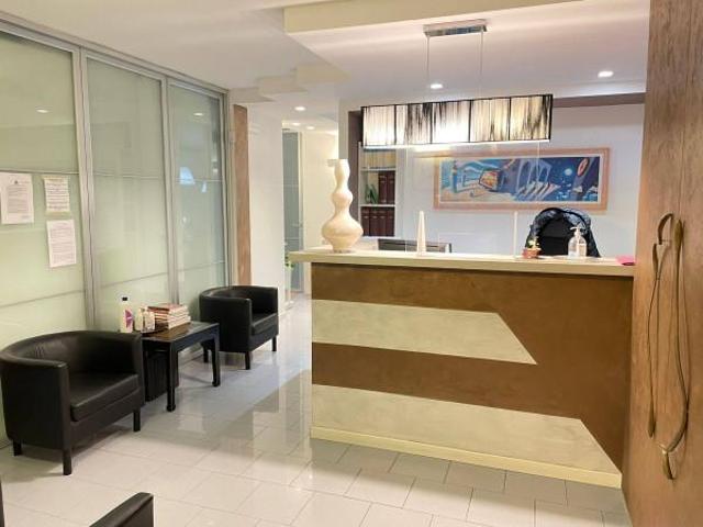 Ufficio in vendita a Centro Direzionale, Prato