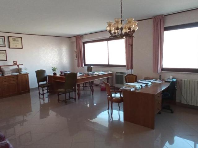 Ufficio in vendita a Ragusa, Pianetti