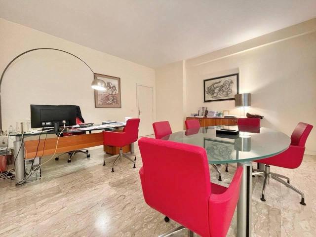 Ufficio in vendita a Porta Pesa, Marche