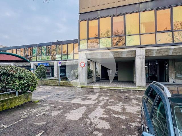 Ufficio in vendita a Cavazzoli, Re