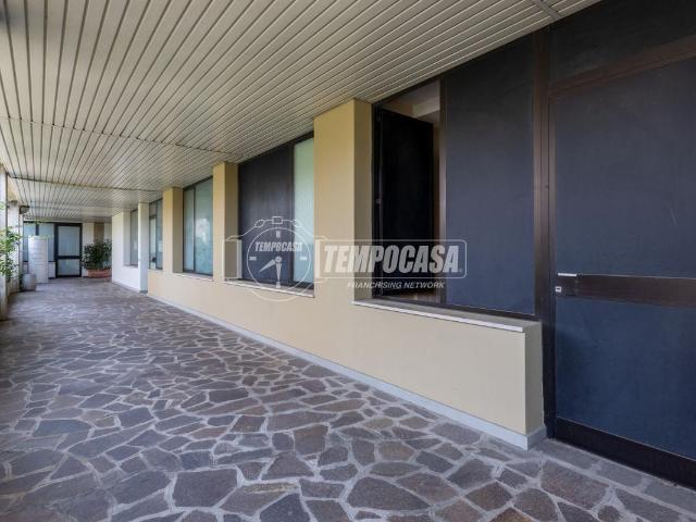 Ufficio in vendita a Cavazzoli, Re