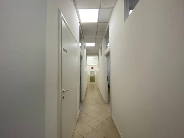 Ufficio in vendita a San Prospero Strinati, Re