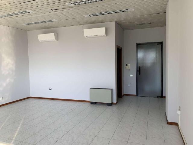 Ufficio in vendita a Sant'Agostino esterna-Porta Castello, Re