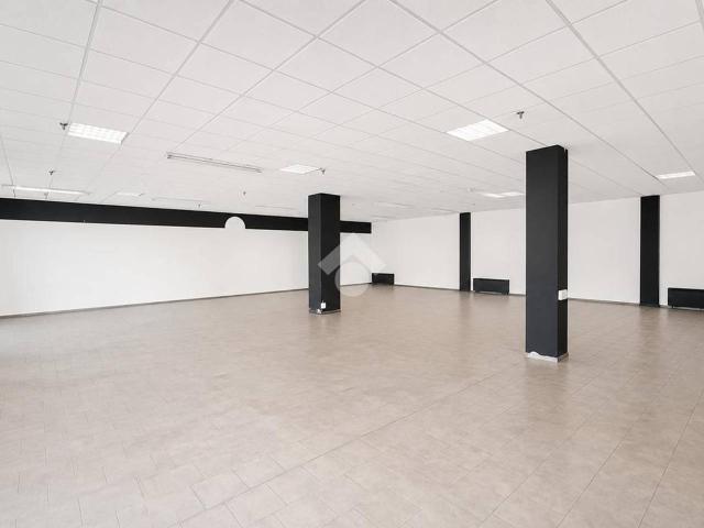 Ufficio in vendita a Cavazzoli, Re