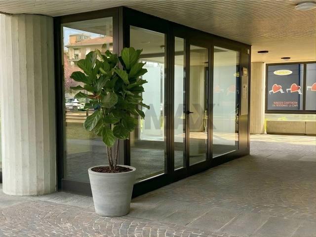 Ufficio in vendita a San Paolo Tribunale, Re
