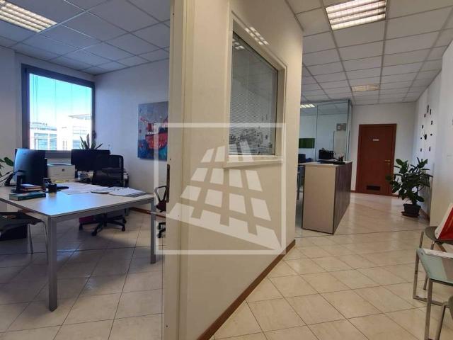 Ufficio in vendita a San Paolo Tribunale, Re