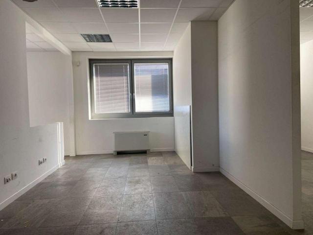Ufficio in vendita a Cavazzoli, Re