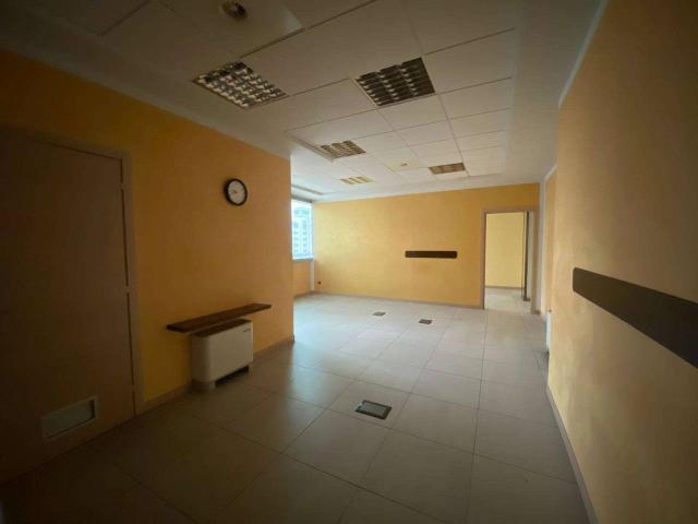 Ufficio in vendita a San Paolo Tribunale, Re