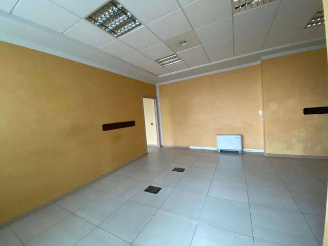 Ufficio in vendita a San Paolo Tribunale, Re