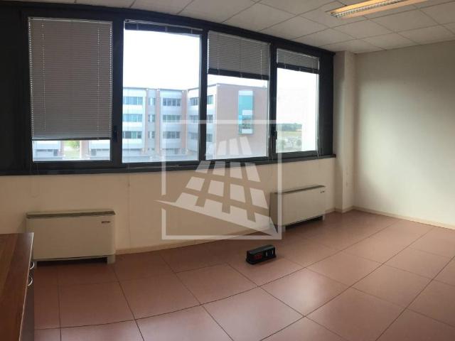 Ufficio in vendita a San Paolo Tribunale, Re