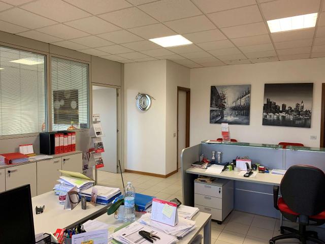 Ufficio in vendita a San Paolo Tribunale, Re