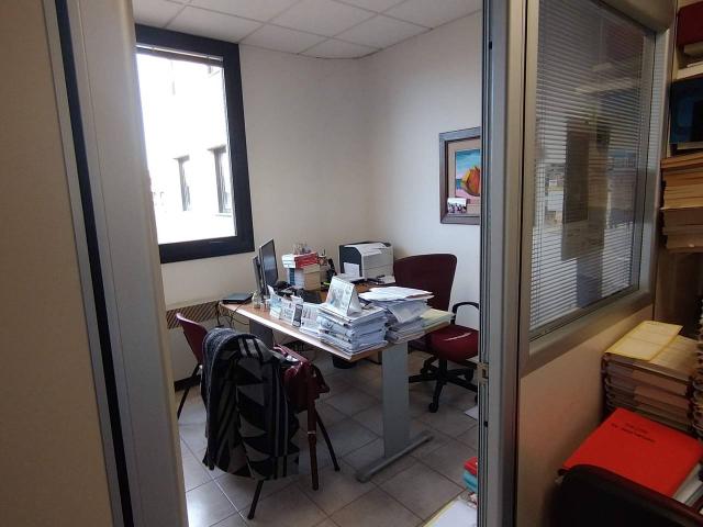 Ufficio in vendita a San Paolo Tribunale, Re