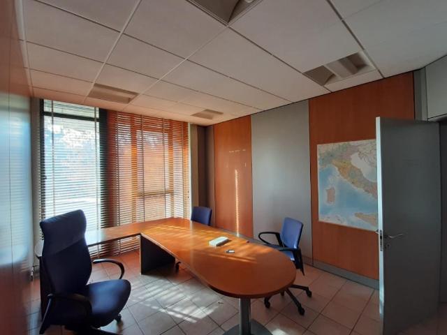 Ufficio in vendita a Baragalla, Re