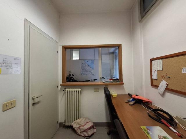 Ufficio in vendita a Rimini, Reggio Emilia