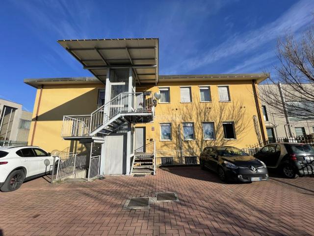 Ufficio in vendita a Robbiate, Lombardia