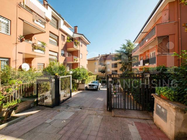 Ufficio in vendita a Mostacciano, Roma Capitale