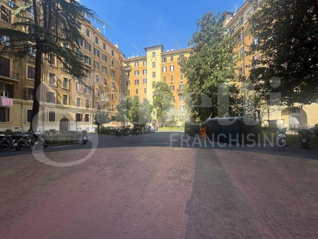 Ufficio in vendita a Della Vittoria, Roma Capitale