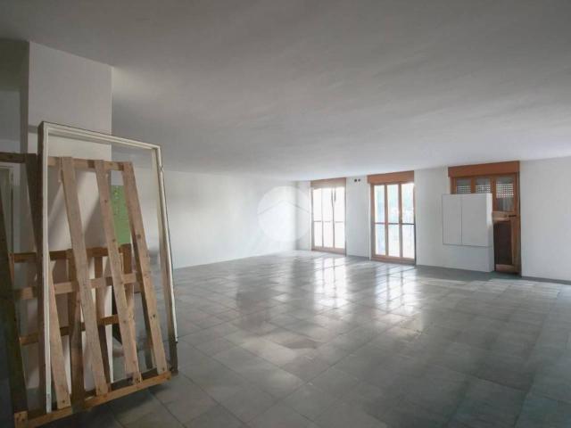 Ufficio in vendita a Romano Di Lombardia, Lombardia