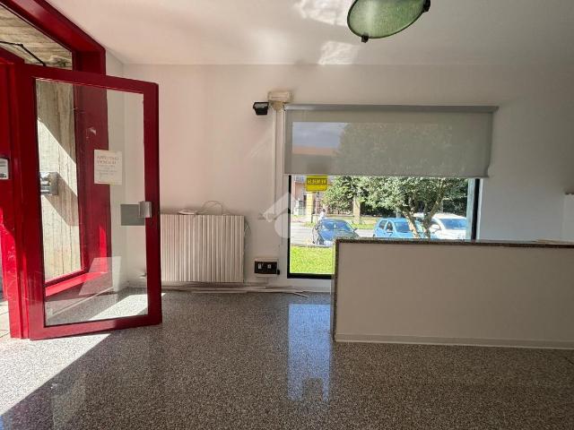 Ufficio in vendita a Romano Di Lombardia, Lombardia