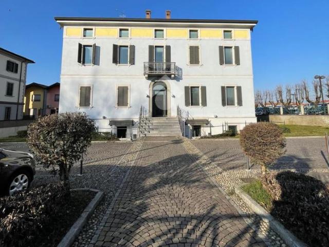 Ufficio in vendita a Romano Di Lombardia, Lombardia