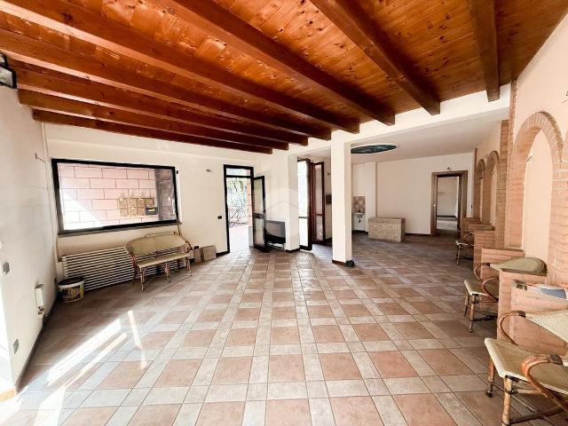 Ufficio in vendita a Romano Di Lombardia, Lombardia