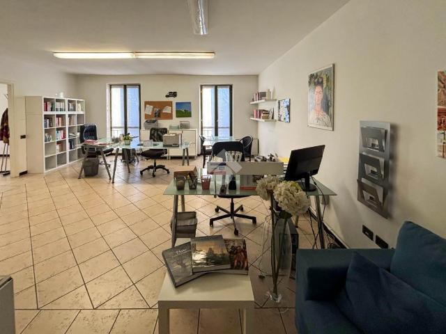 Ufficio in vendita a Rovato, Lombardia