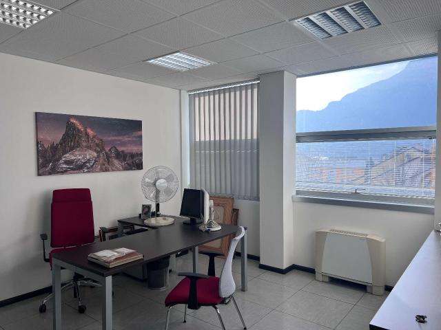 Ufficio in vendita a Comunità della Vallagarina, Borgo Sacco