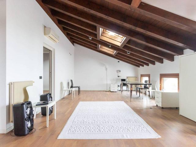 Ufficio in vendita a Topaligo, Sacile