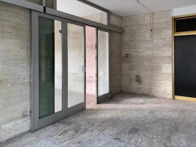 Ufficio in vendita a Porto d'Ascoli centro, Marche