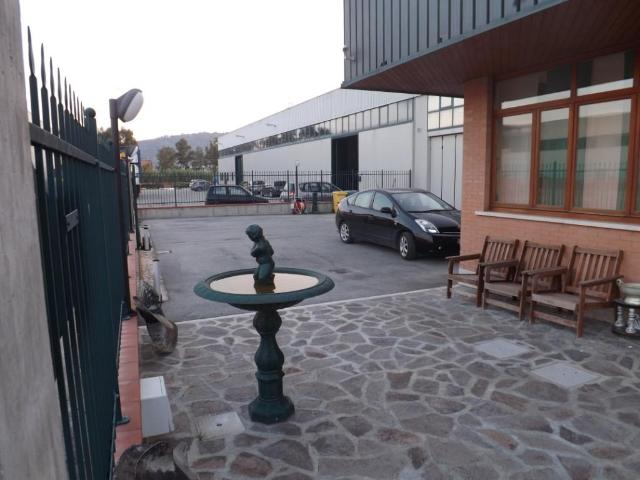 Ufficio in vendita a Agraria, Marche