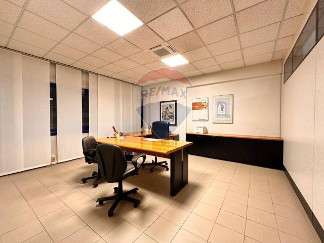 Ufficio in vendita a Agraria, Marche