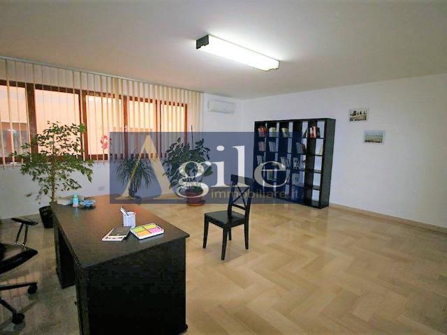 Ufficio in vendita a San Filippo Neri, Marche