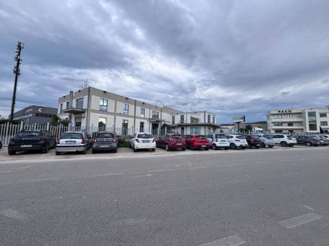 Ufficio in vendita a San Giovanni Teatino, Abruzzo