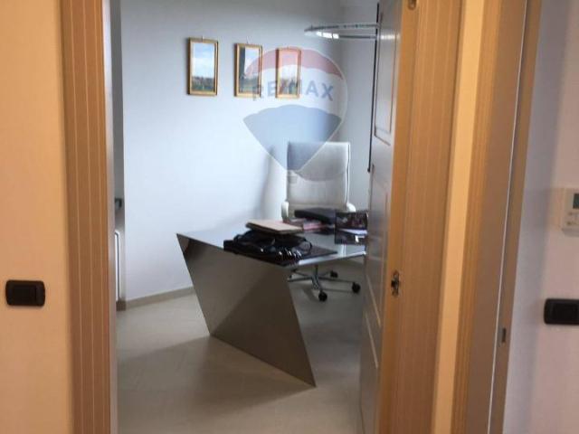 Ufficio in vendita a Serravalle