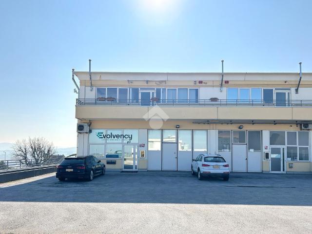 Ufficio in vendita a Serravalle