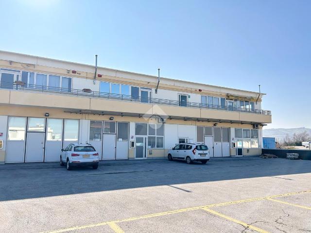 Ufficio in vendita a Serravalle