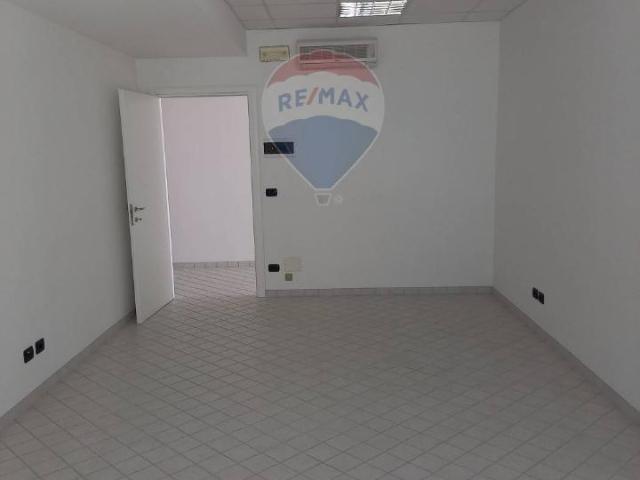 Ufficio in vendita a Serravalle