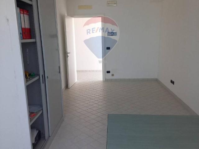Ufficio in vendita a Serravalle