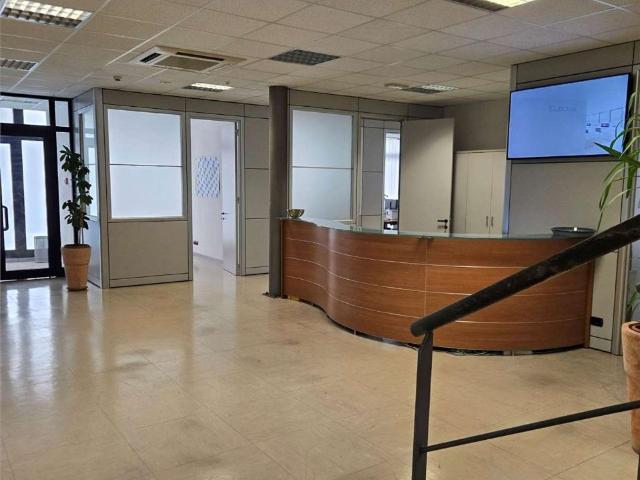 Ufficio in vendita a Serravalle