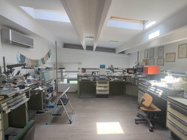 Ufficio in vendita a Sarzana, Liguria