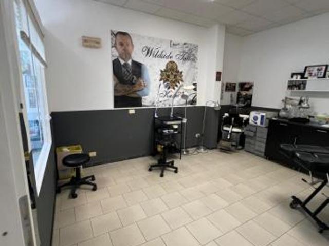 Locale Commerciale in vendita a Sarzana, Liguria