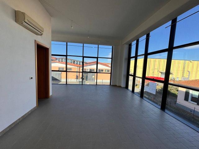 Ufficio in vendita a Sarzana, La Spezia