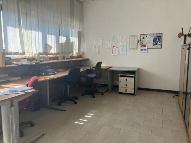 Ufficio in vendita a Sarzana, Liguria