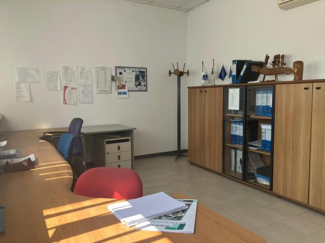 Ufficio in vendita a Sarzana, La Spezia
