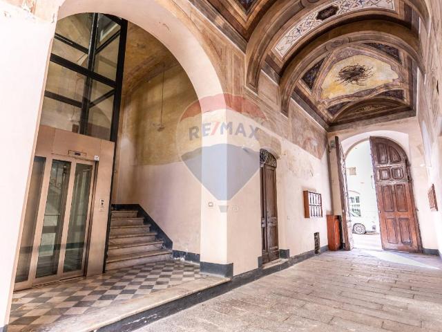 Ufficio in vendita a Cappuccini, Cala Di Volpe