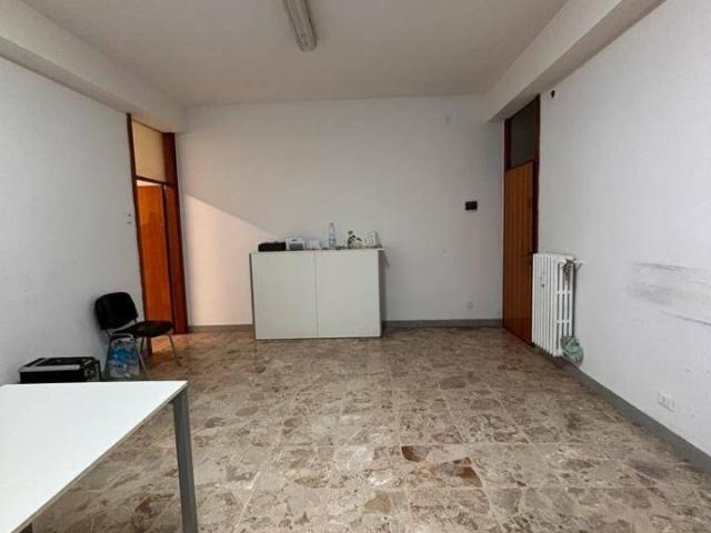Ufficio in vendita a Unione dei comuni del Distretto Ceramico, Sassuolo